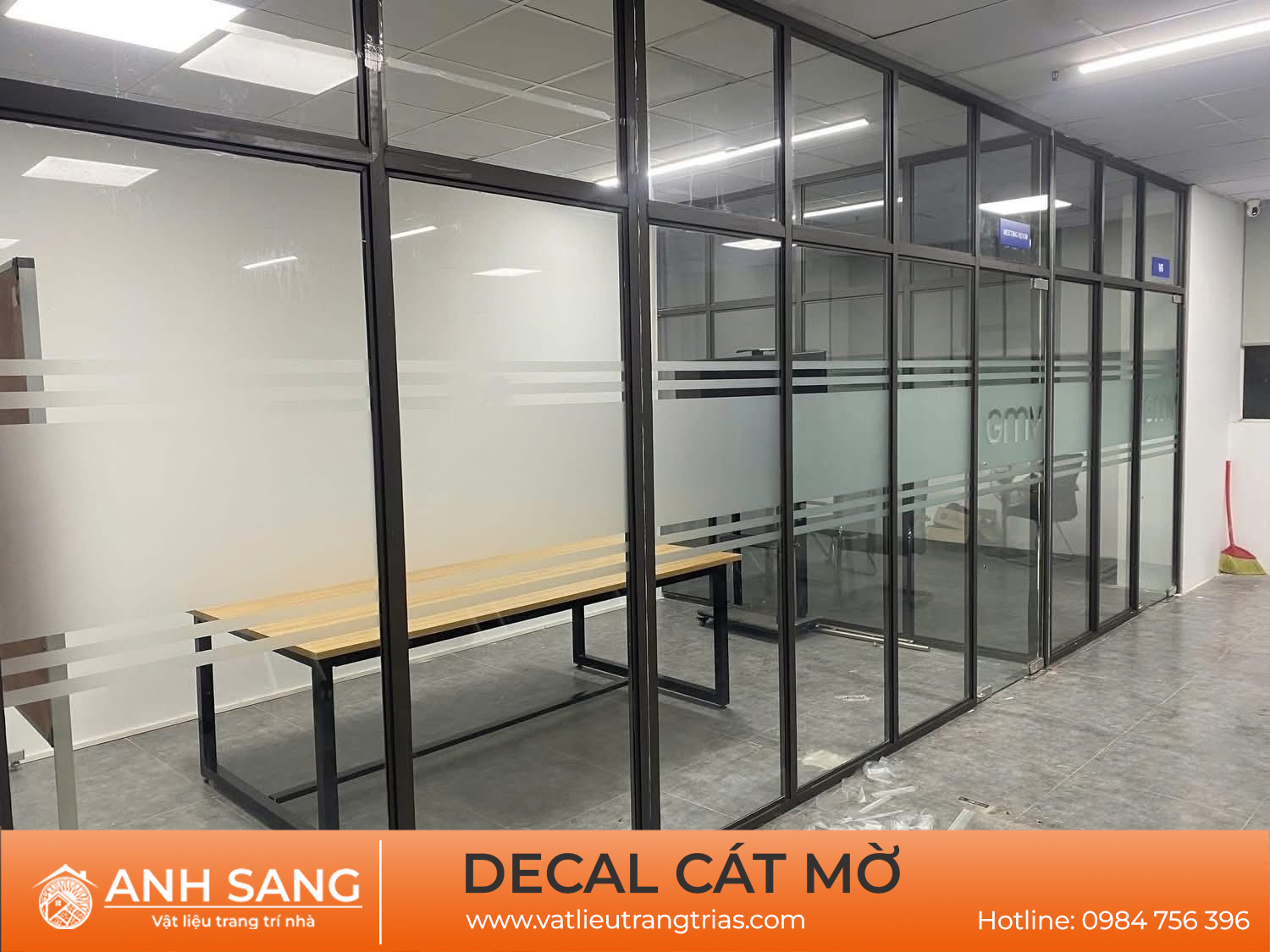 Decal dán kính mờ văn phòng